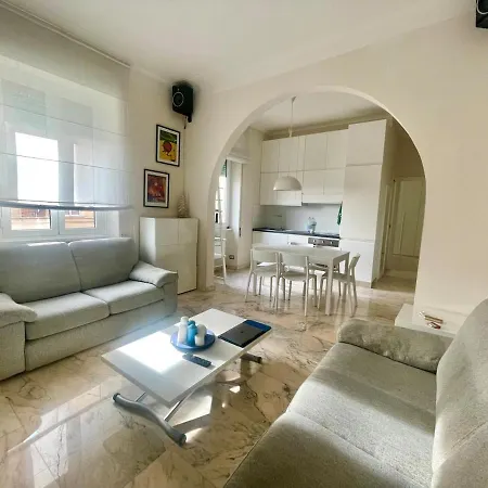 Miss Giulia Prime Location Flat In